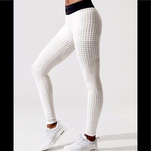 NWOT Nike Pro Hyperwarm Leggings ✨